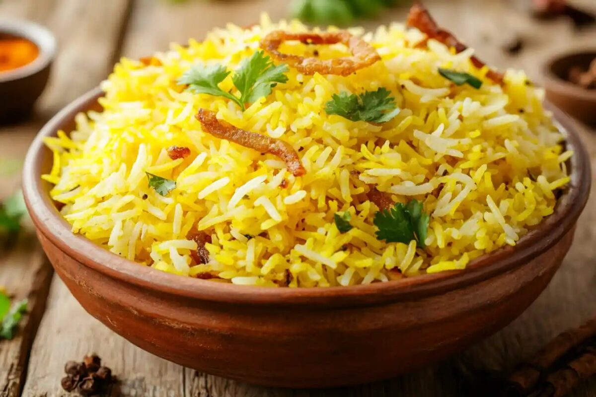 Beautifully plated chicken biryani with saffron rice and garnishes.